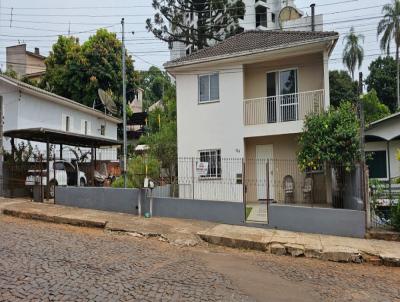 Casa para Venda, em Frederico Westphalen, bairro Centro, 3 dormitórios, 2 banheiros, 1 suíte, 3 vagas